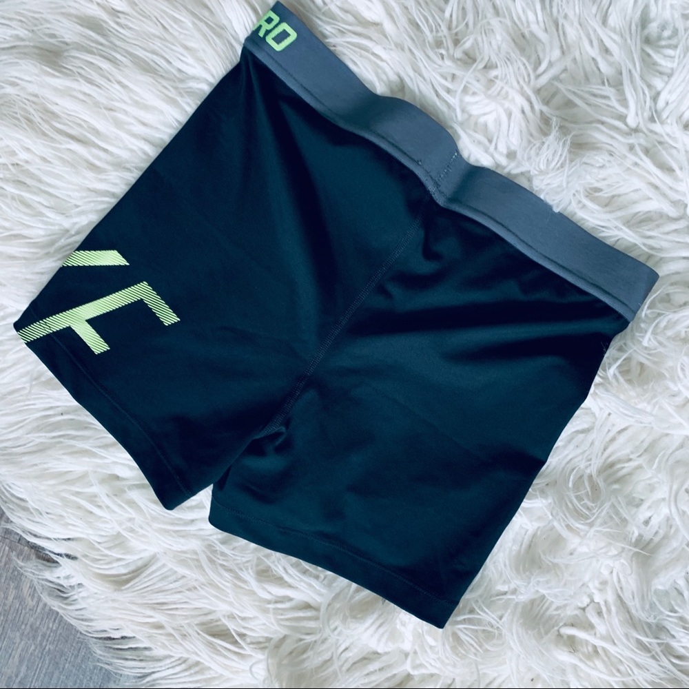 ✌🏻🌿sold🌿✌🏻NIKE spandex shorts black and neon - Picture 6 of 6